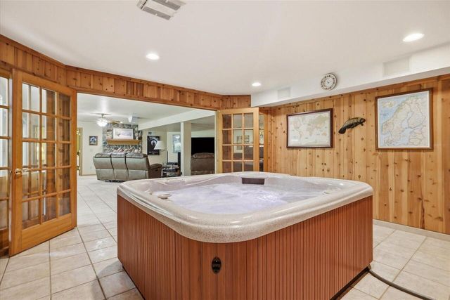 W330S1417 County Road C, Delafield, WI 53018
