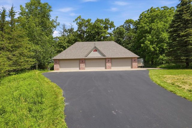 W330S1417 County Road C, Delafield, WI 53018