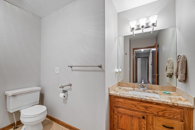 2211 N Stoneybrook Ct, Wichita, KS 67226