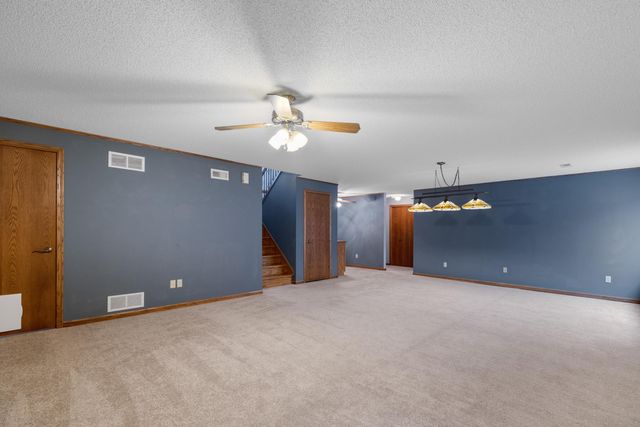 2211 N Stoneybrook Ct, Wichita, KS 67226