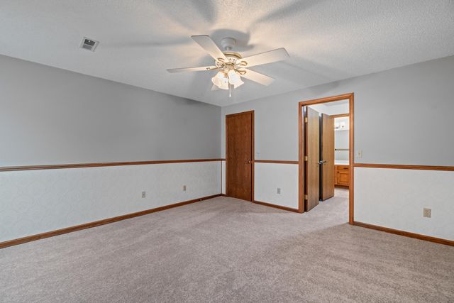 2211 N Stoneybrook Ct, Wichita, KS 67226