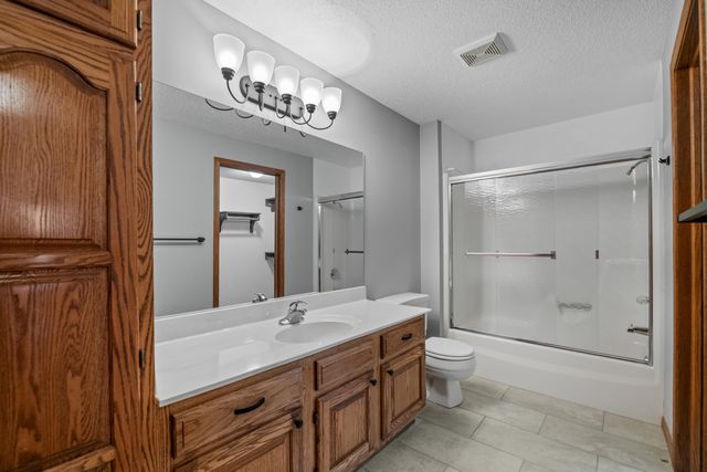 2211 N Stoneybrook Ct, Wichita, KS 67226