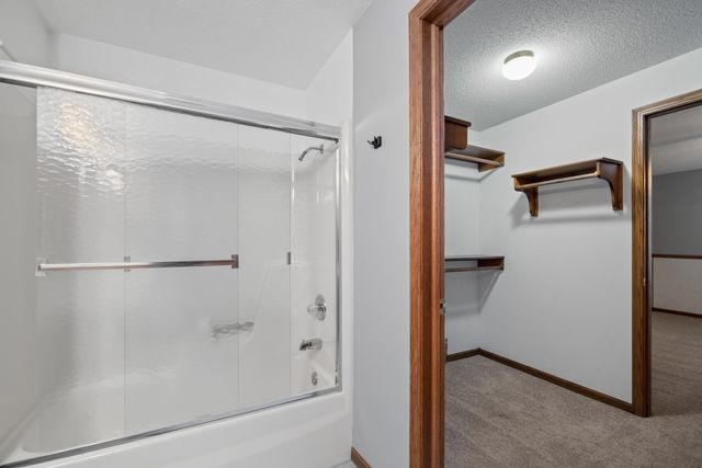 2211 N Stoneybrook Ct, Wichita, KS 67226