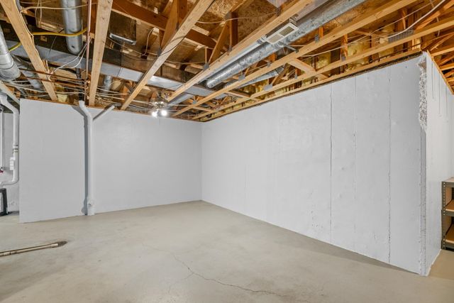 2211 N Stoneybrook Ct, Wichita, KS 67226