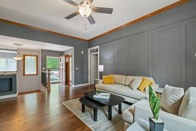 2211 N Stoneybrook Ct, Wichita, KS 67226