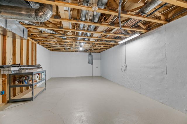 2211 N Stoneybrook Ct, Wichita, KS 67226