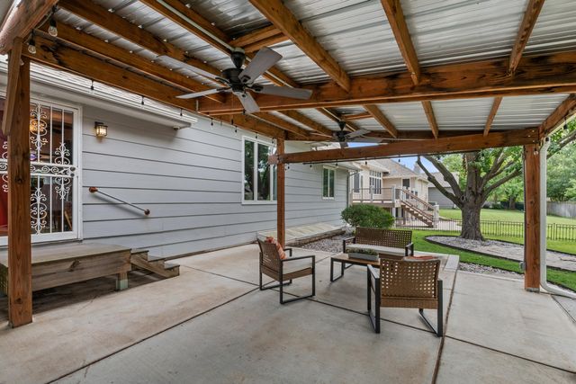 2211 N Stoneybrook Ct, Wichita, KS 67226