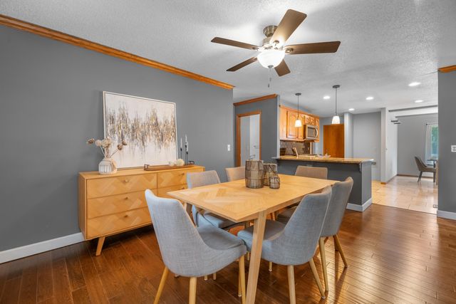 2211 N Stoneybrook Ct, Wichita, KS 67226