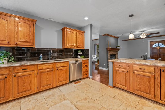 2211 N Stoneybrook Ct, Wichita, KS 67226