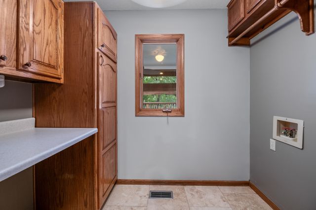 2211 N Stoneybrook Ct, Wichita, KS 67226