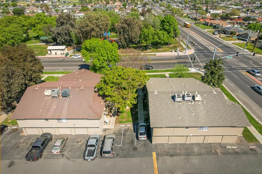 Image 6 of property listing at 816 Sherwood Way, Madera, CA 93638