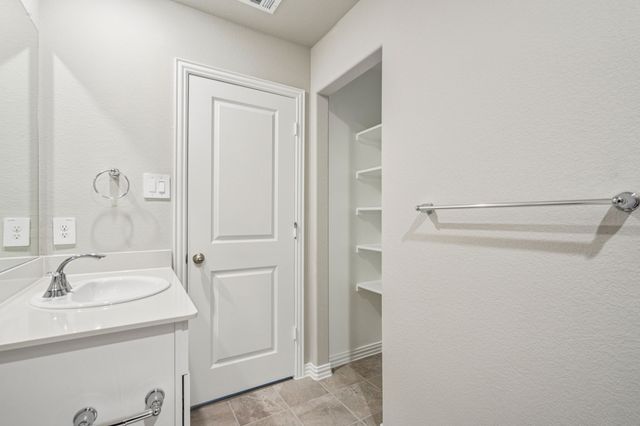 1372 Los Olmos Lane, Crandall, TX 75114