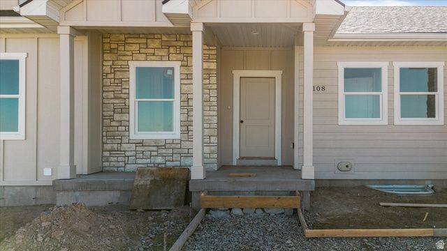 108 N 900 E, Hyde Park, UT 84318