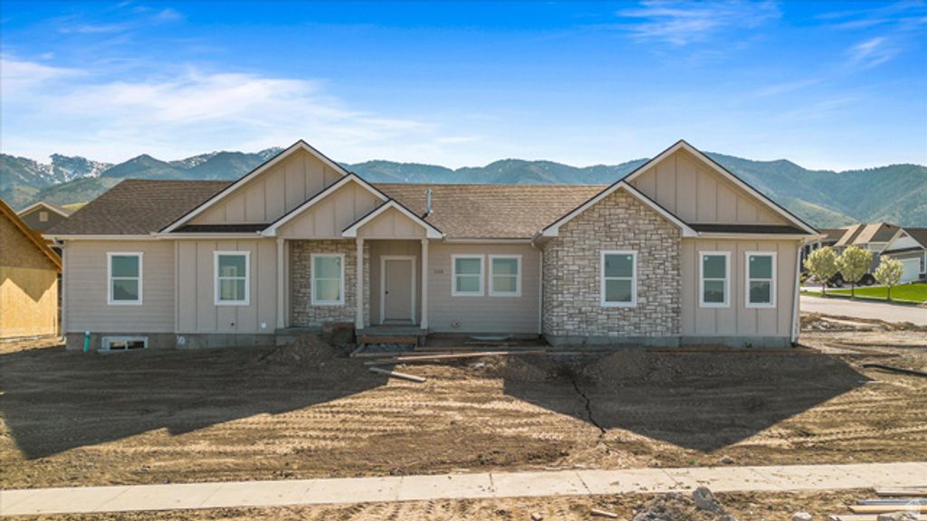108 N 900 E, Hyde Park, UT 84318
