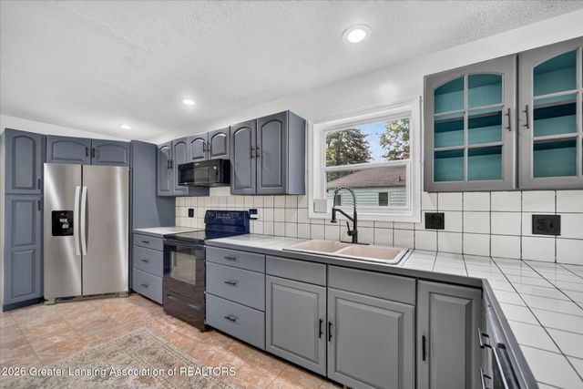 5855 Edson Street, Haslett, MI 48840