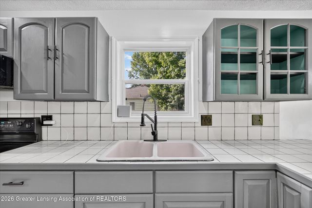 5855 Edson Street, Haslett, MI 48840