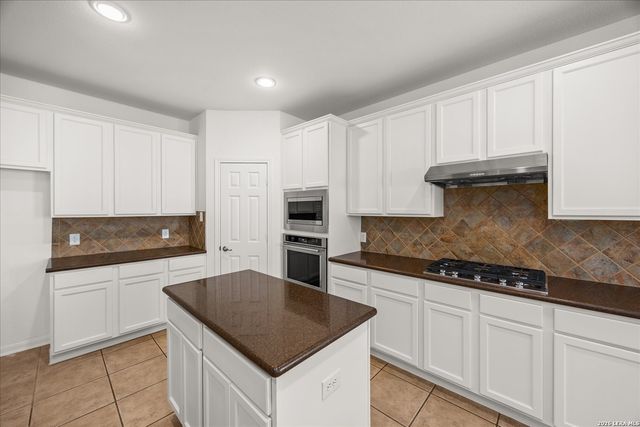 25439 Bunker Dr, San Antonio, TX 78260