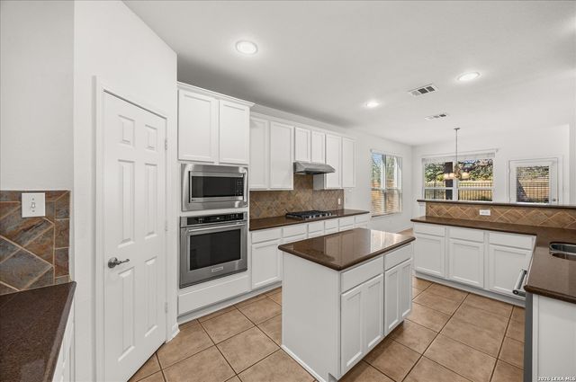 25439 Bunker Dr, San Antonio, TX 78260