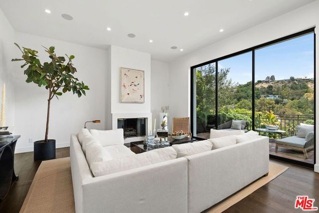 2528 Carman Crest Drive, Los Angeles, CA 90068