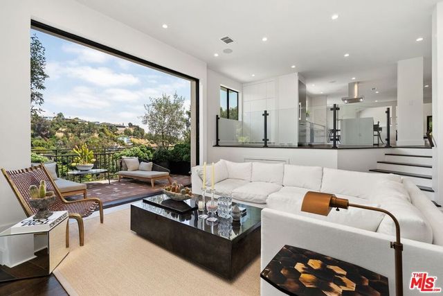 2528 Carman Crest Drive, Los Angeles, CA 90068