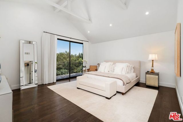 2528 Carman Crest Drive, Los Angeles, CA 90068