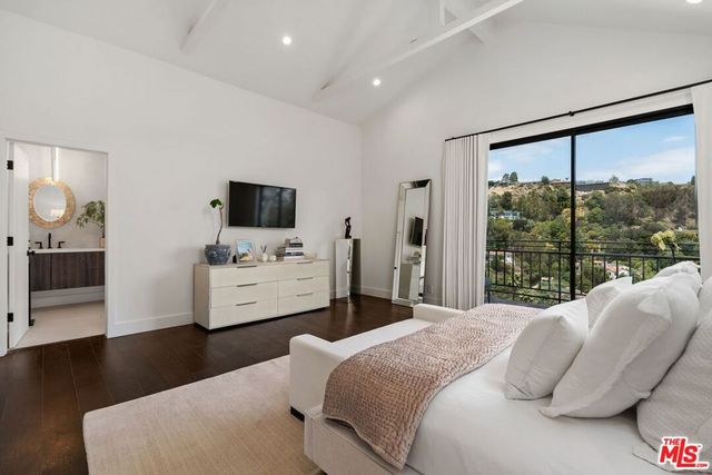 2528 Carman Crest Drive, Los Angeles, CA 90068