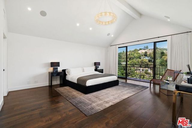 2528 Carman Crest Drive, Los Angeles, CA 90068