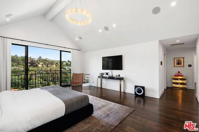 2528 Carman Crest Drive, Los Angeles, CA 90068