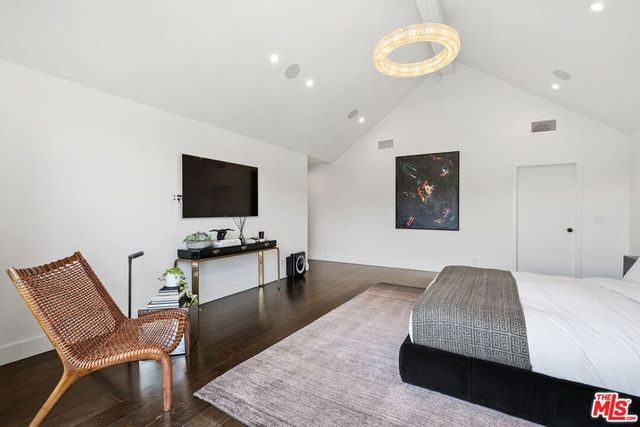2528 Carman Crest Drive, Los Angeles, CA 90068