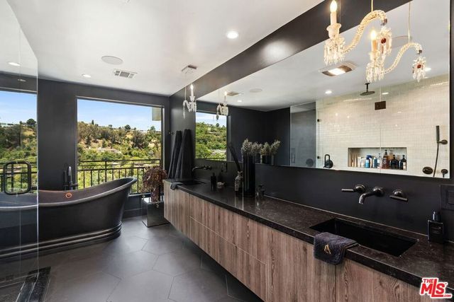 2528 Carman Crest Drive, Los Angeles, CA 90068
