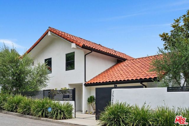 2528 Carman Crest Drive, Los Angeles, CA 90068