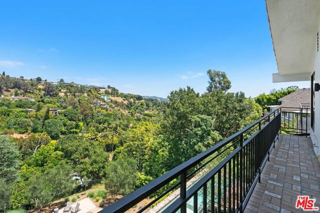 2528 Carman Crest Drive, Los Angeles, CA 90068