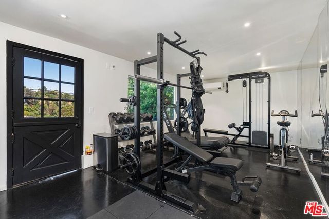2528 Carman Crest Drive, Los Angeles, CA 90068