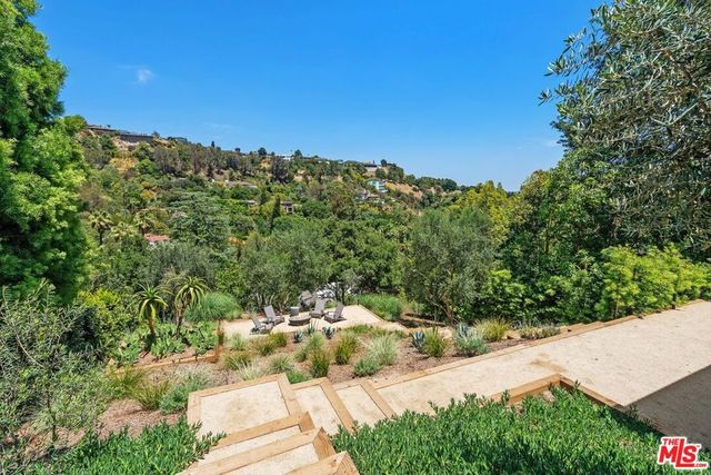 2528 Carman Crest Drive, Los Angeles, CA 90068