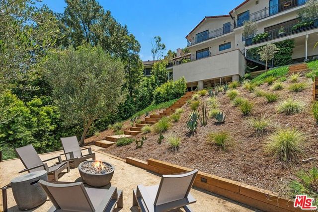 2528 Carman Crest Drive, Los Angeles, CA 90068