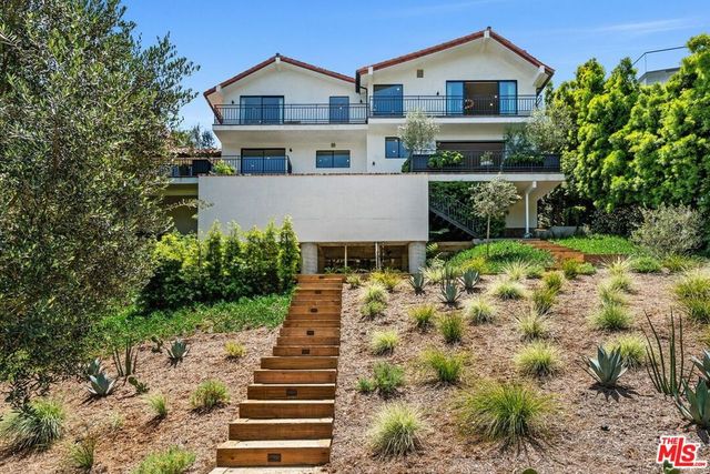 2528 Carman Crest Drive, Los Angeles, CA 90068