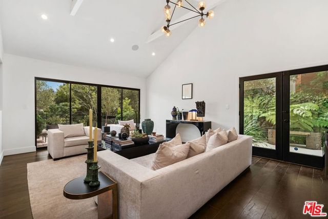 2528 Carman Crest Drive, Los Angeles, CA 90068