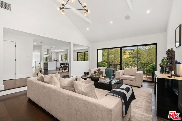 2528 Carman Crest Drive, Los Angeles, CA 90068