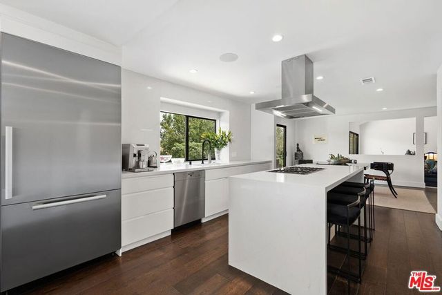 2528 Carman Crest Drive, Los Angeles, CA 90068