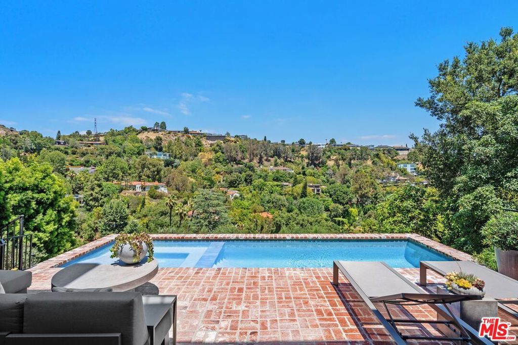 2528 Carman Crest Drive, Los Angeles, CA 90068