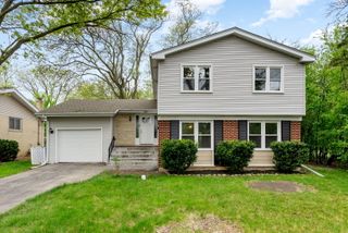 666 Barberry Road, Highland Park, IL 60035