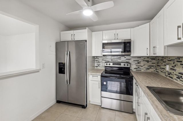 447 Saxony J Way 447-J, Delray Beach, FL 33446