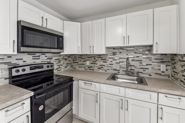 447 Saxony J Way 447-J, Delray Beach, FL 33446