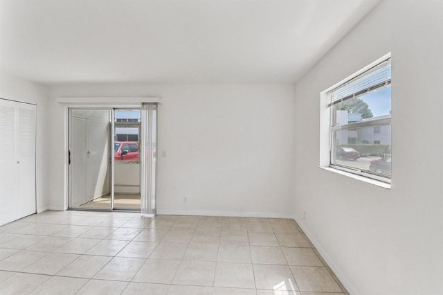 447 Saxony J Way 447-J, Delray Beach, FL 33446
