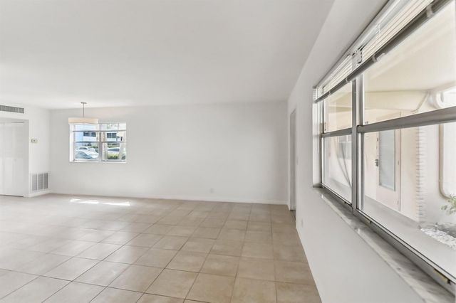 447 Saxony J Way 447-J, Delray Beach, FL 33446