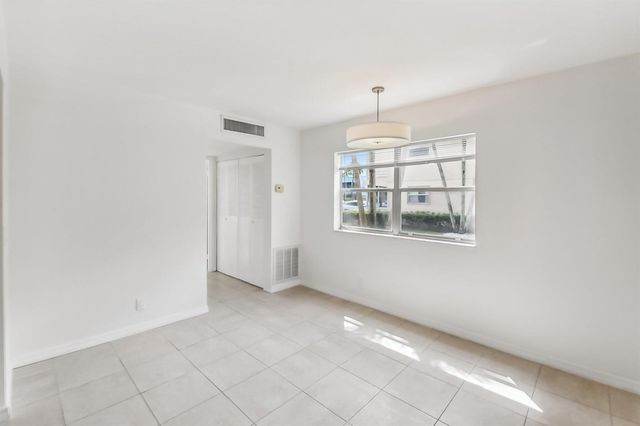 447 Saxony J Way 447-J, Delray Beach, FL 33446