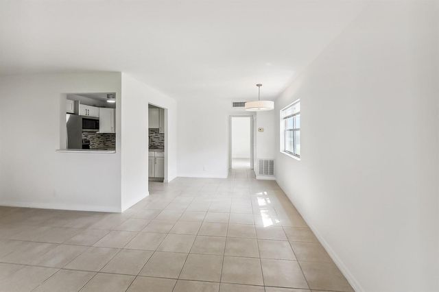 447 Saxony J Way 447-J, Delray Beach, FL 33446