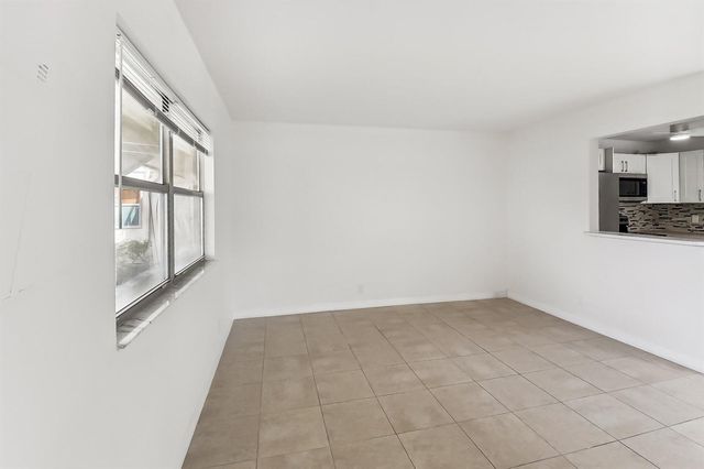 447 Saxony J Way 447-J, Delray Beach, FL 33446