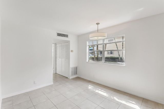 447 Saxony J Way 447-J, Delray Beach, FL 33446