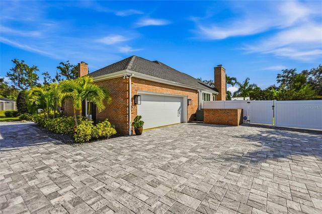 1307 RIVERVIEW CIRCLE, Bradenton, FL 34209